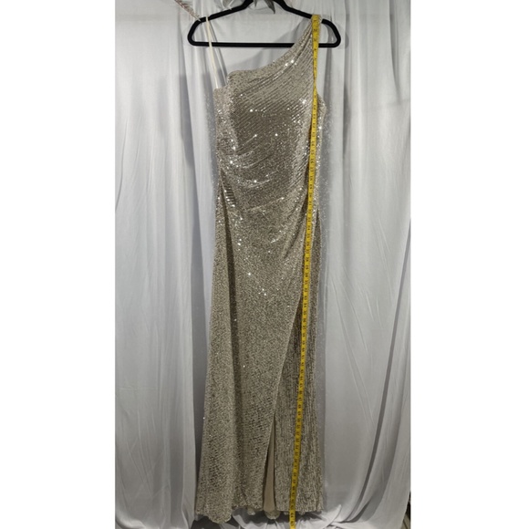 NWT $408 La Femme‎ [ 12 ] One-Shoulder Sequin Gown in Silver/Nude - Picture 6 of 15